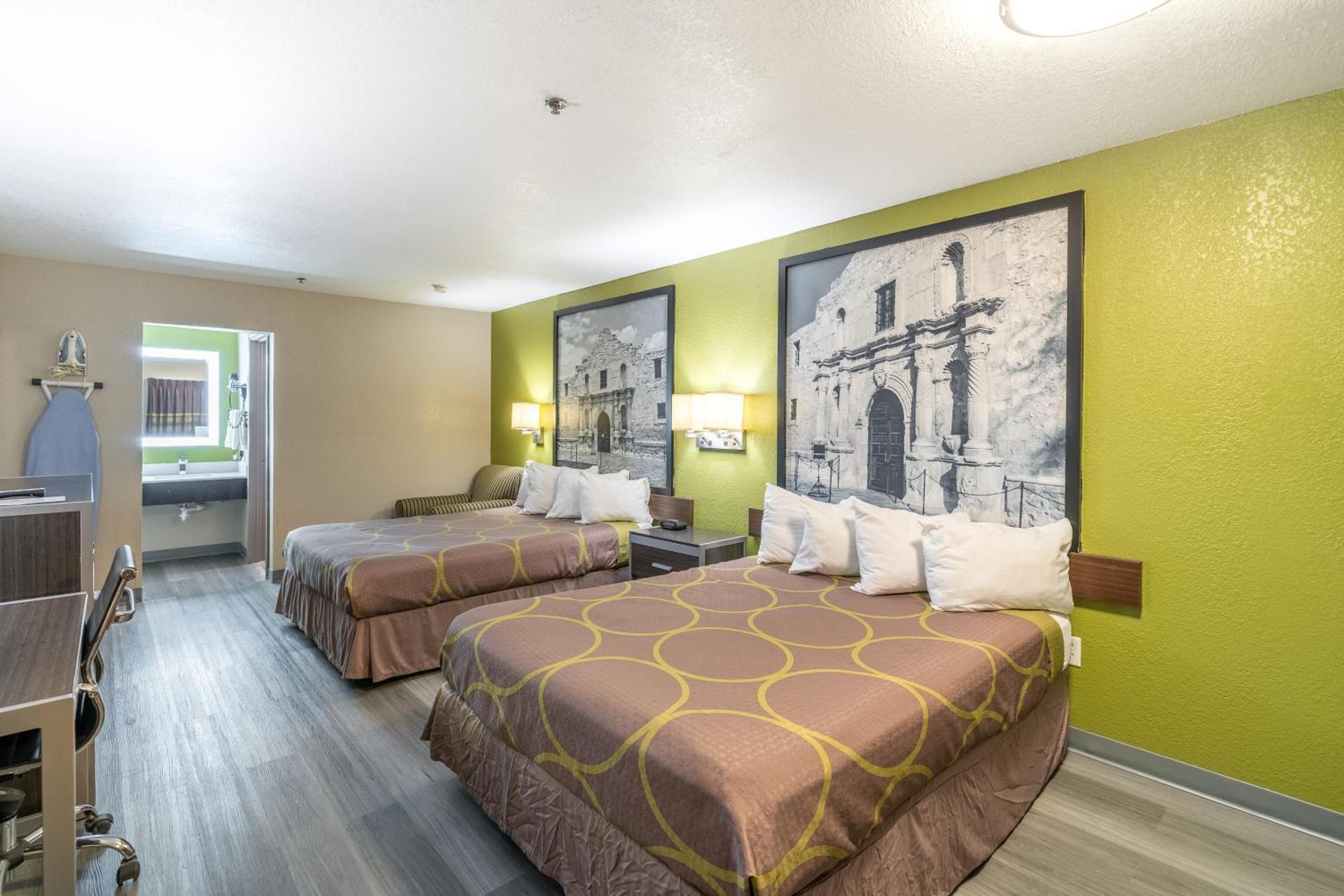 Super 8 By Wyndham San Antonio/Riverwalk Area Exterior photo