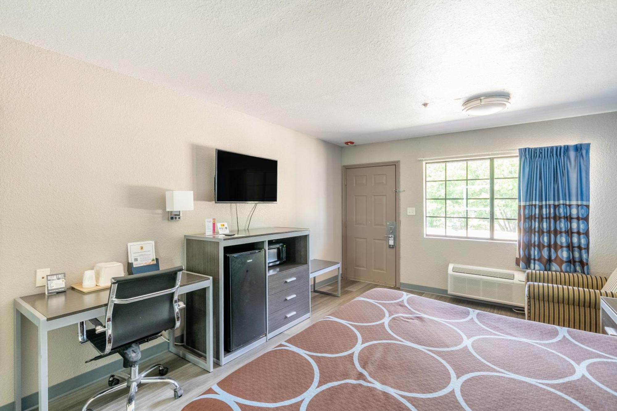 Super 8 By Wyndham San Antonio/Riverwalk Area Exterior photo