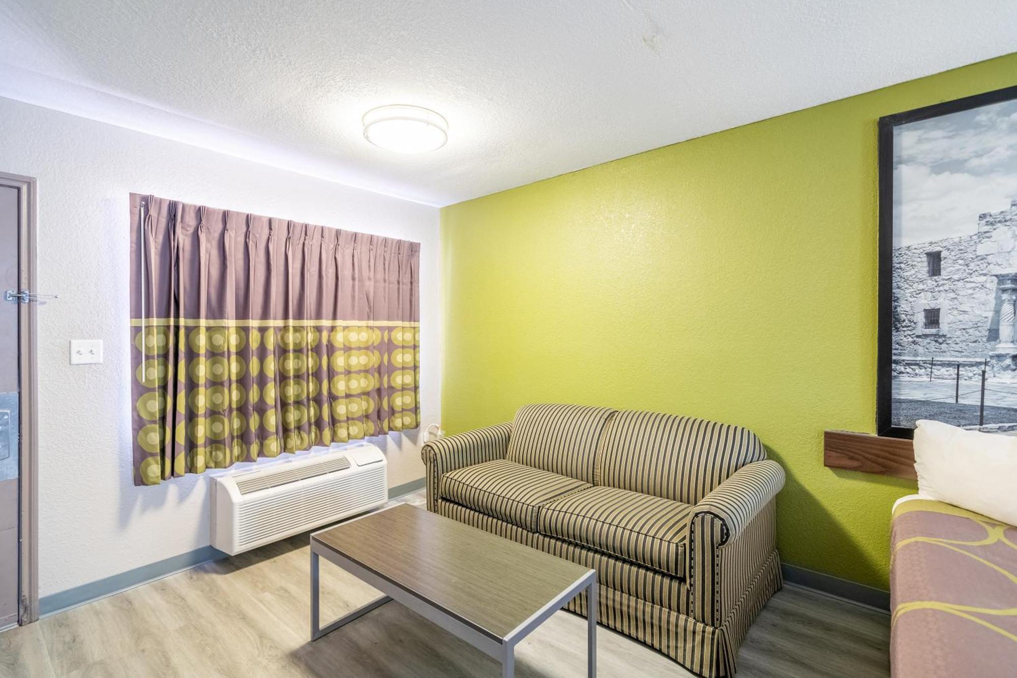 Super 8 By Wyndham San Antonio/Riverwalk Area Exterior photo