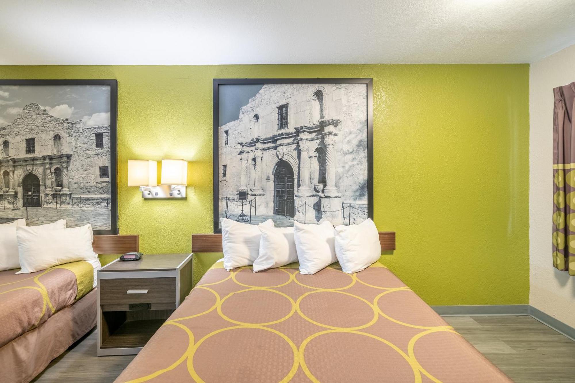 Super 8 By Wyndham San Antonio/Riverwalk Area Exterior photo