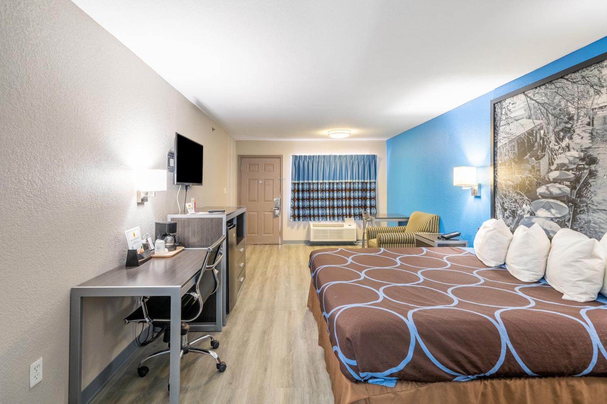 Super 8 By Wyndham San Antonio/Riverwalk Area Exterior photo