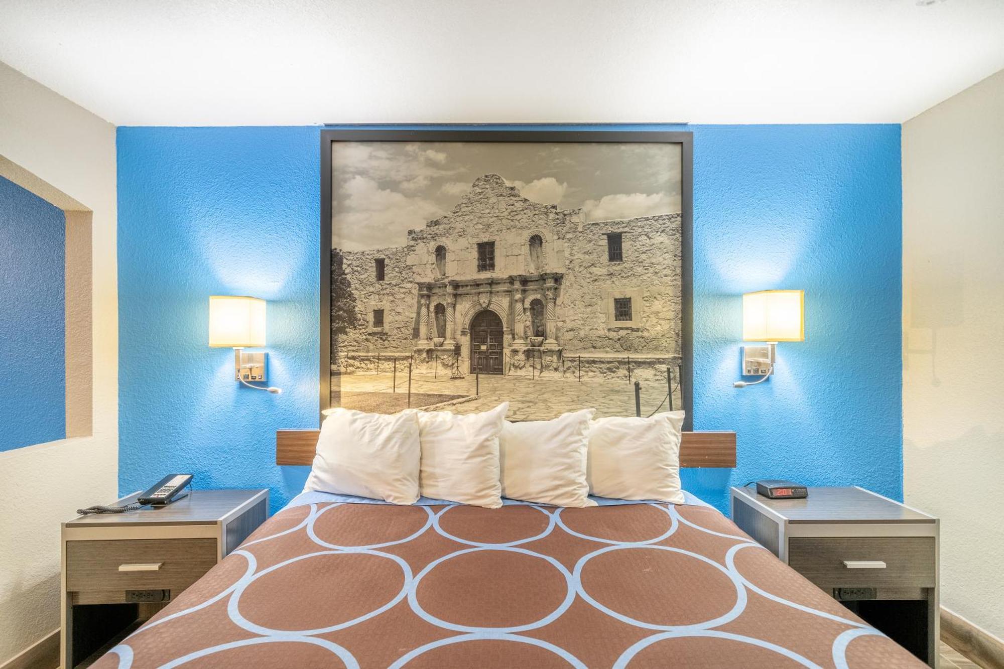Super 8 By Wyndham San Antonio/Riverwalk Area Exterior photo