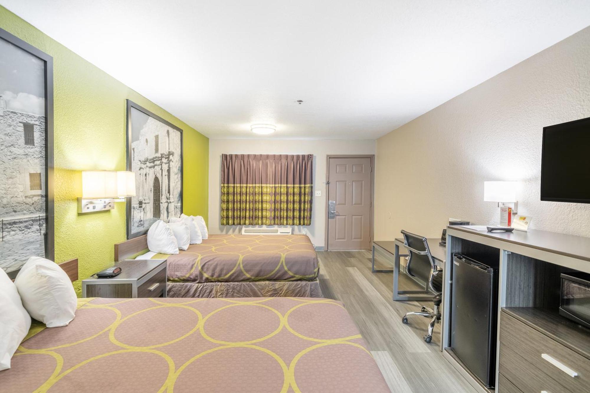 Super 8 By Wyndham San Antonio/Riverwalk Area Exterior photo