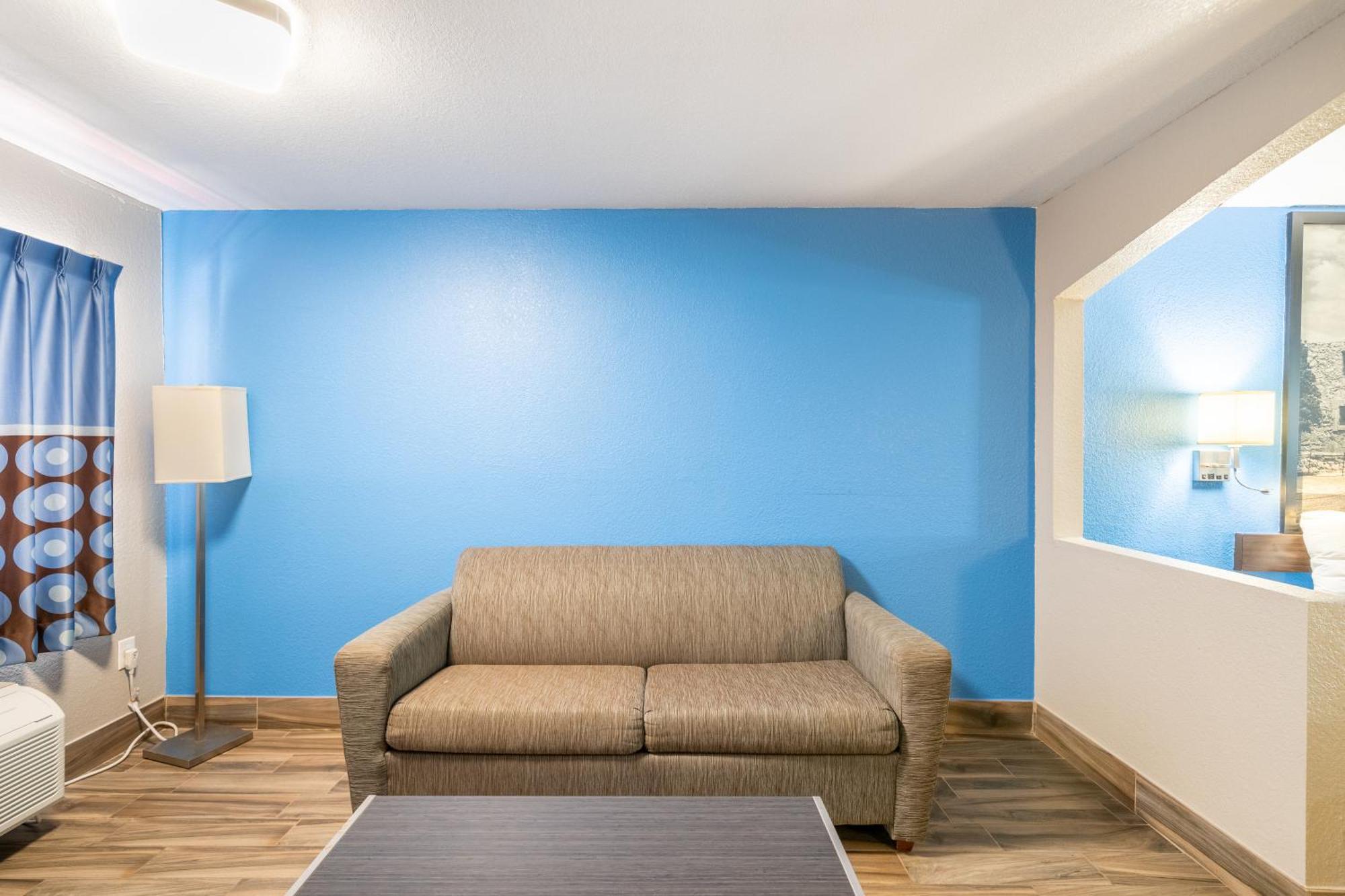 Super 8 By Wyndham San Antonio/Riverwalk Area Exterior photo